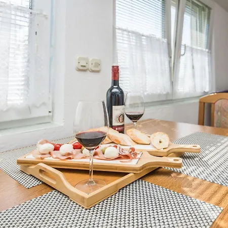 Apartman Napros 4 By Interhome