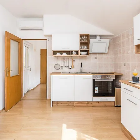 Napros 4 By Interhome Apartman Nin